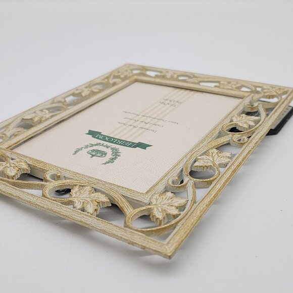 Decorative Heirloom Photo Frame 3.5" X 5" Intricate Leaf Design Ivory & Gold Fin - Picture 7 of 10